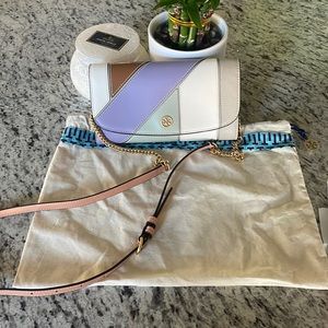 Like New Tory Burch Robinson Chain Wallet